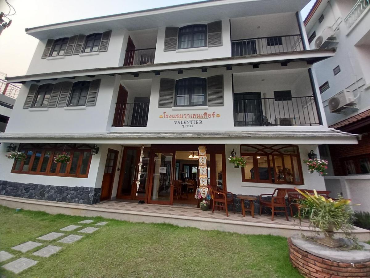 Valentier Cafe And Hotel Chiang Mai Ngoại thất bức ảnh